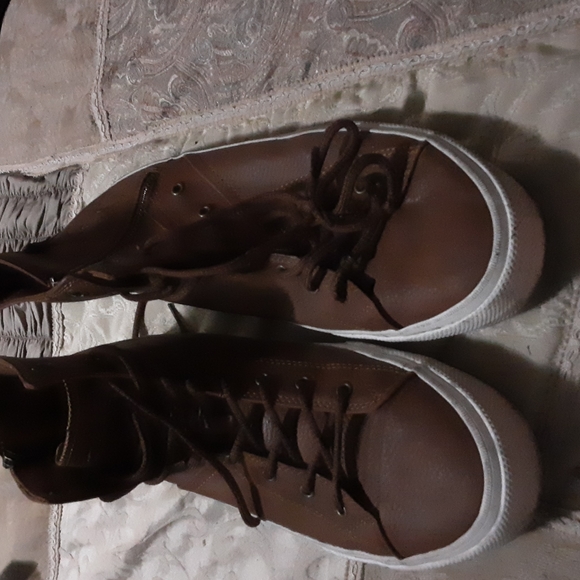 Shoes - Picture 1 of 3